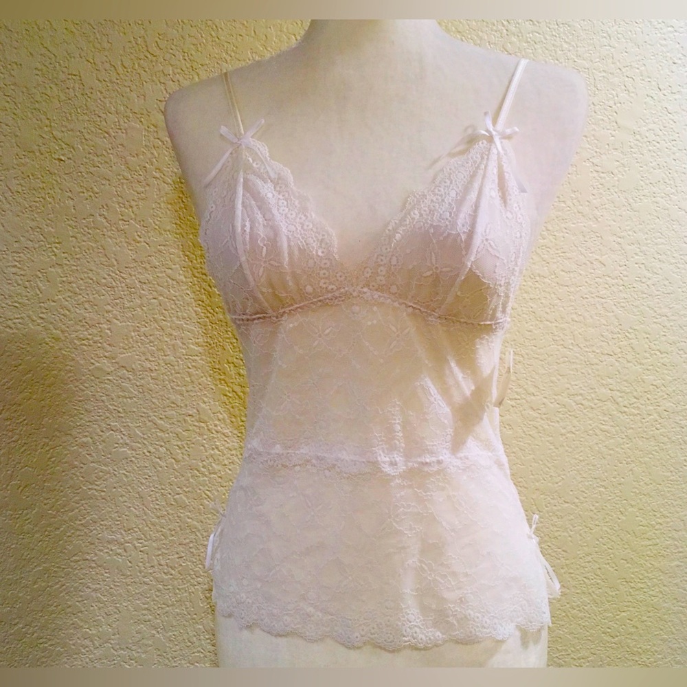 NWT Frederick’s of Hollywood White Lace Cami. size Small